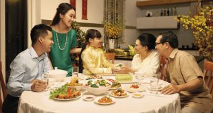 ve-may-bay-tet-2018-doan-vien-sum-vay